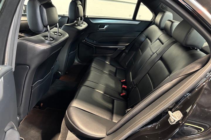 Sort Mercedes E220 fra 2015