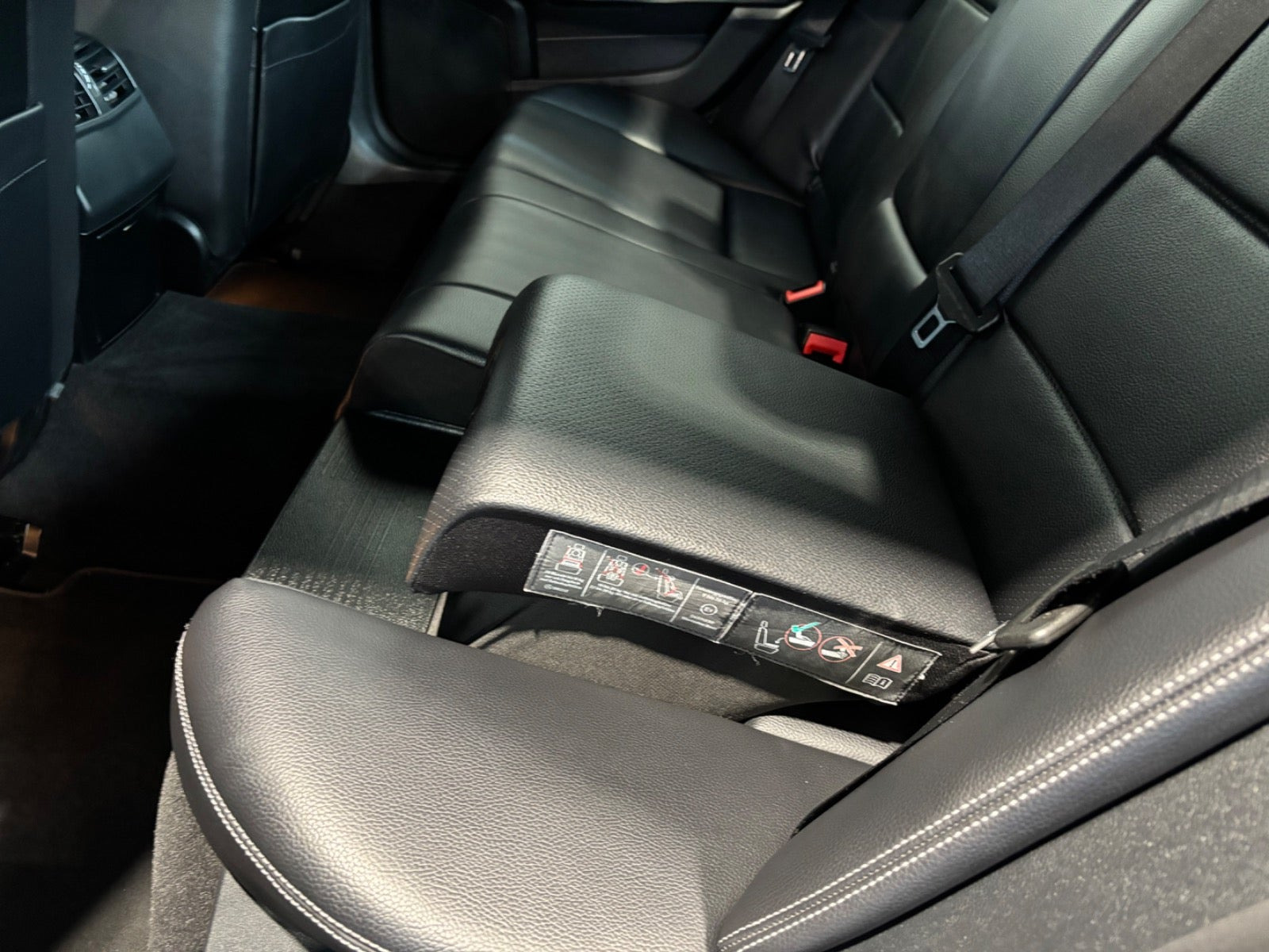 Sort Mercedes E220 fra 2015