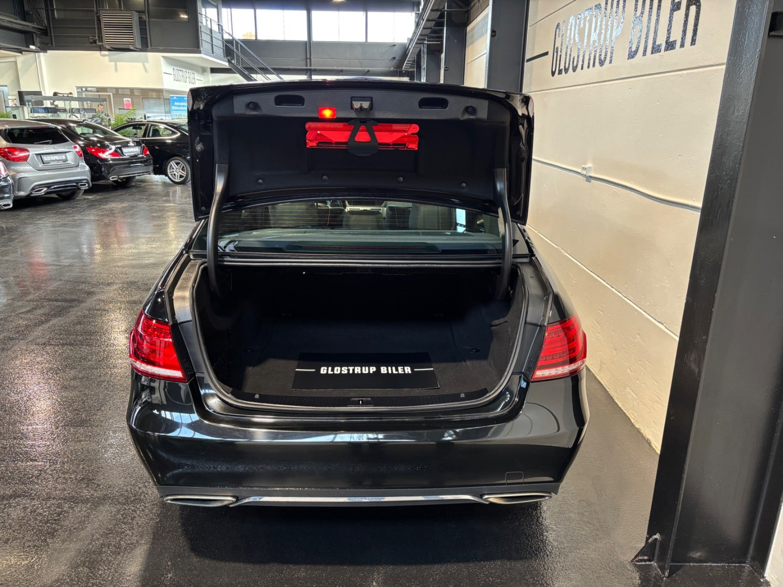 Sort Mercedes E220 fra 2015
