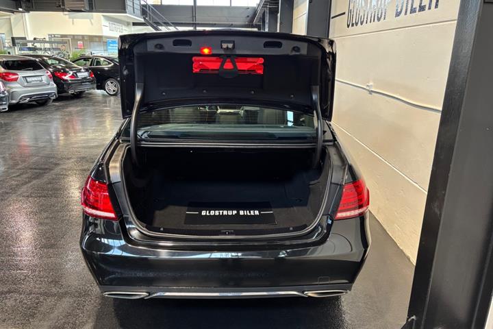 Sort Mercedes E220 fra 2015