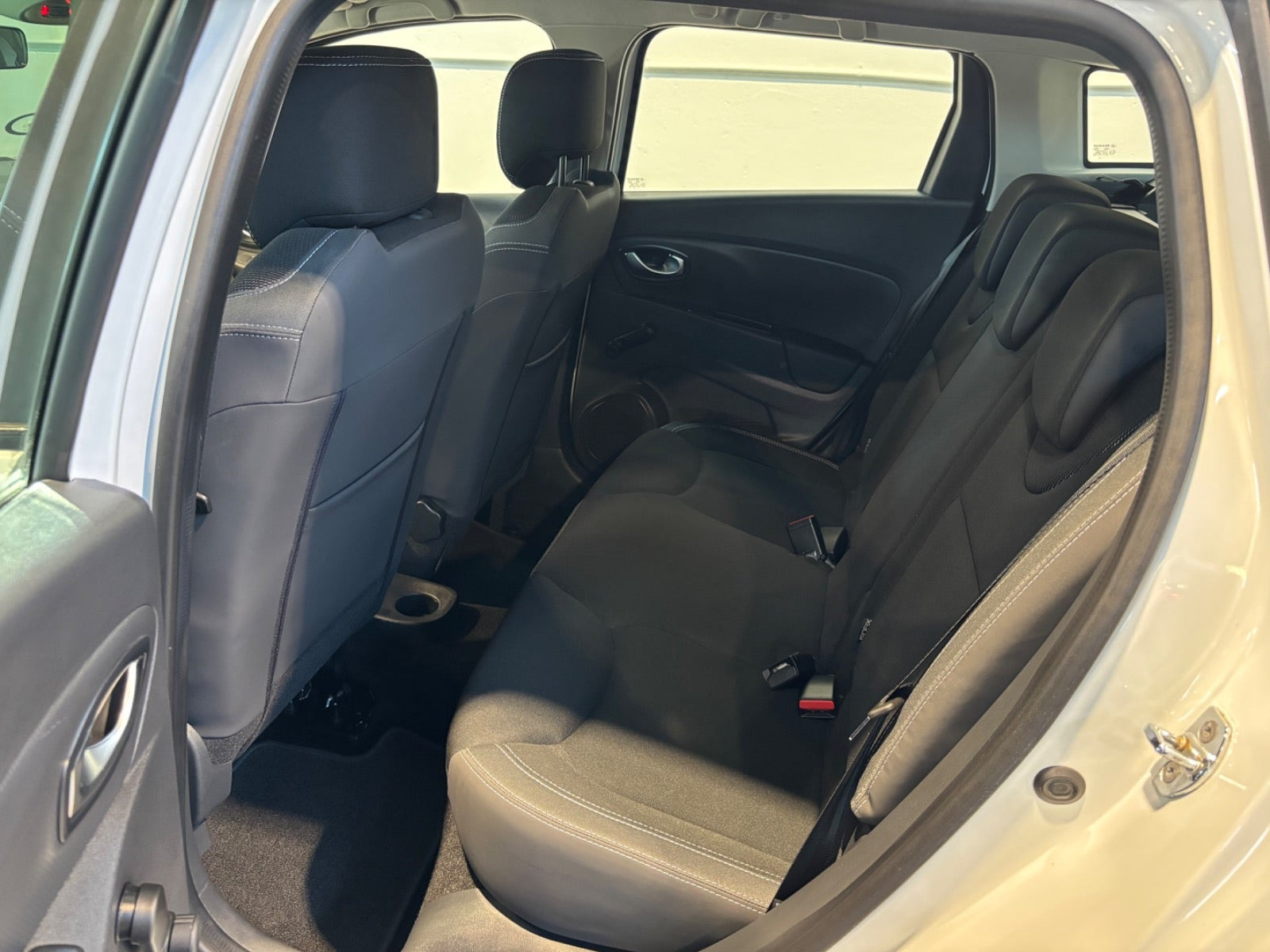Hvid Renault Clio IV fra 2018