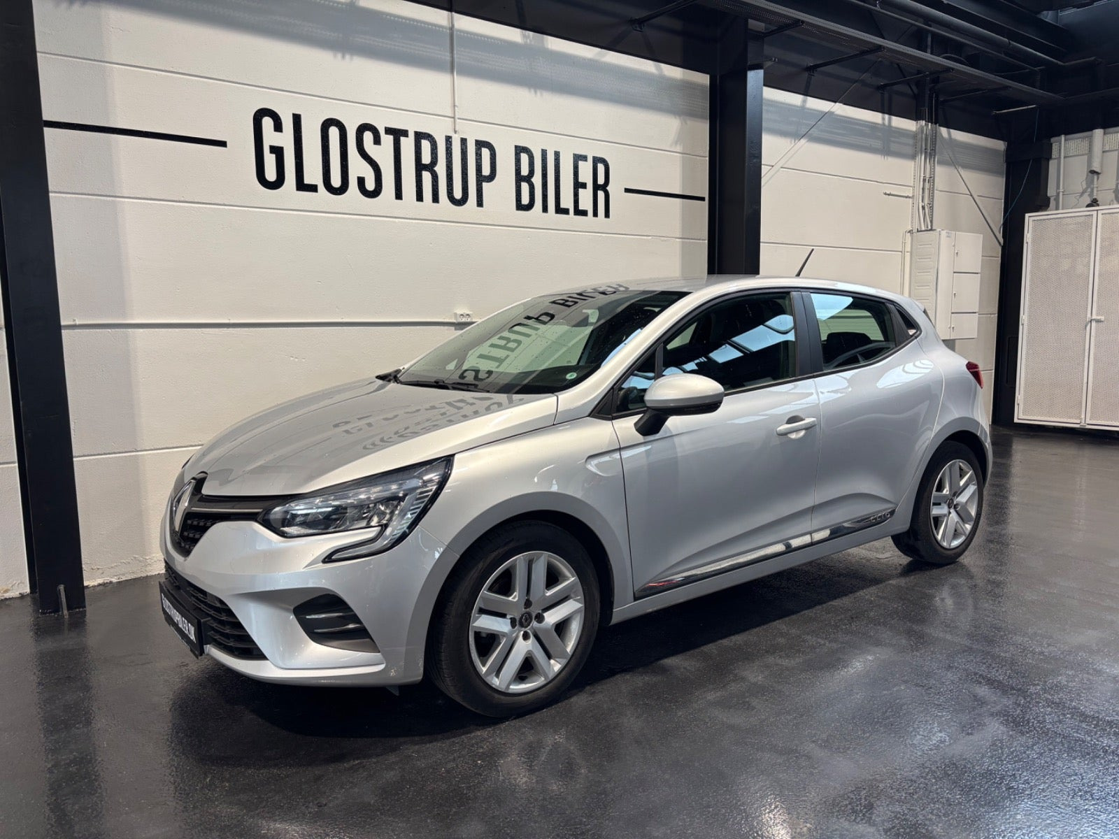 Sølv Renault Clio V fra 2019