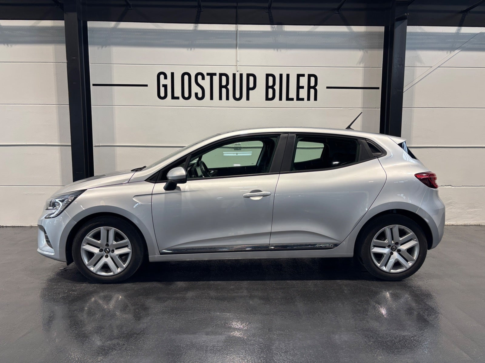 Sølv Renault Clio V fra 2019