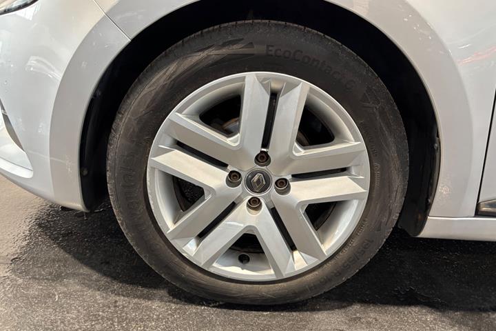 Sølv Renault Clio V fra 2019