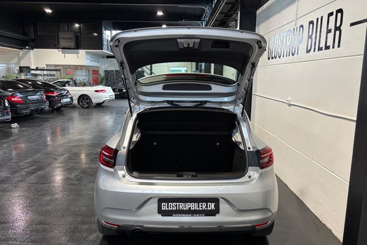 Sølv Renault Clio V fra 2019