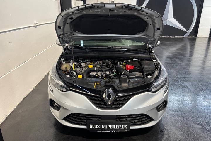 Sølv Renault Clio V fra 2019