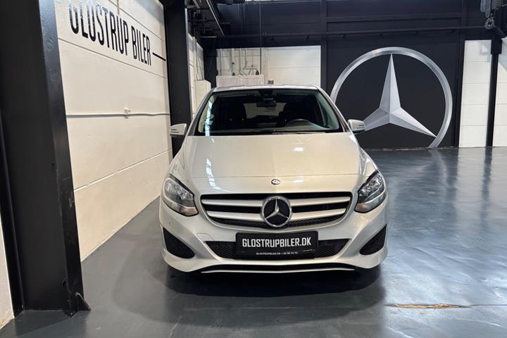 Sølv Mercedes B180 fra 2015
