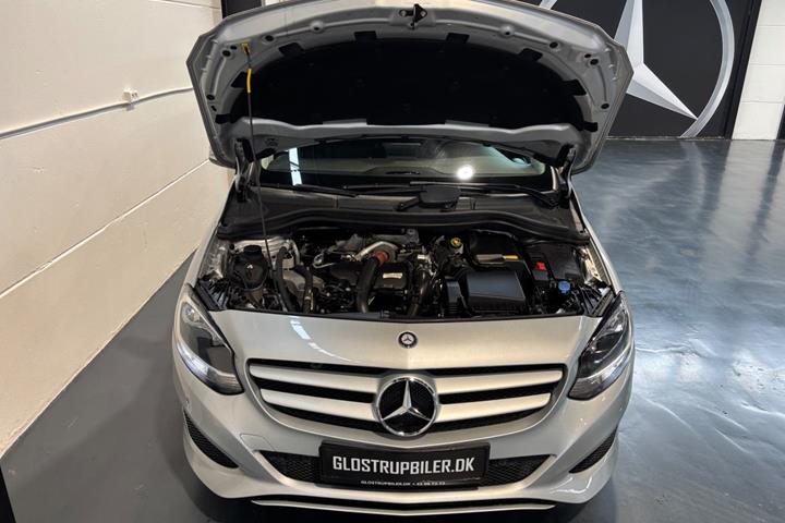 Sølv Mercedes B180 fra 2015