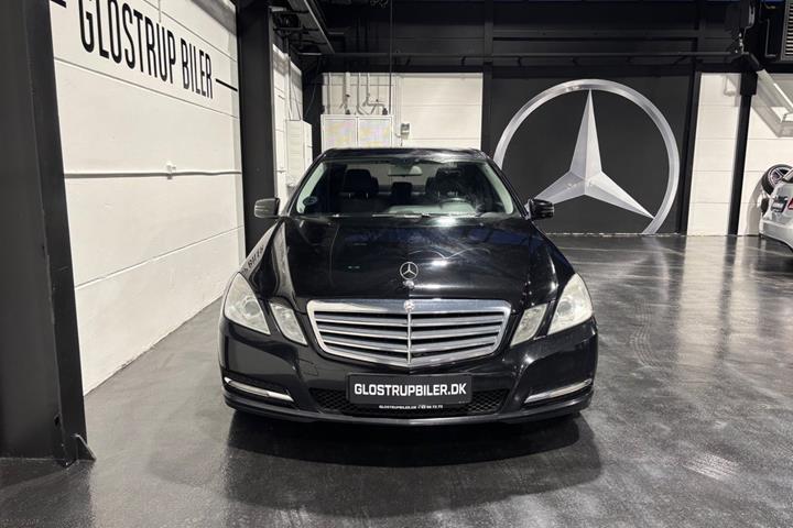 Sort Mercedes E200 fra 2013