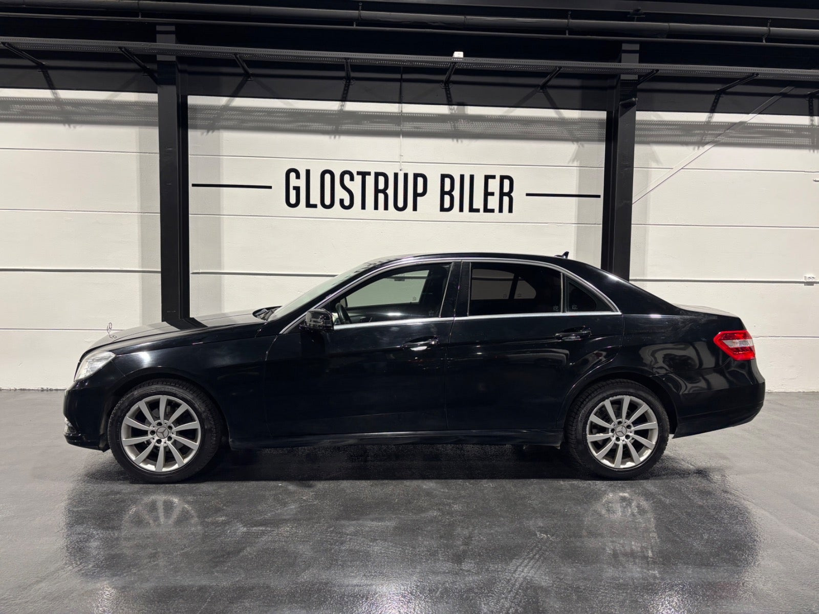 Sort Mercedes E200 fra 2013