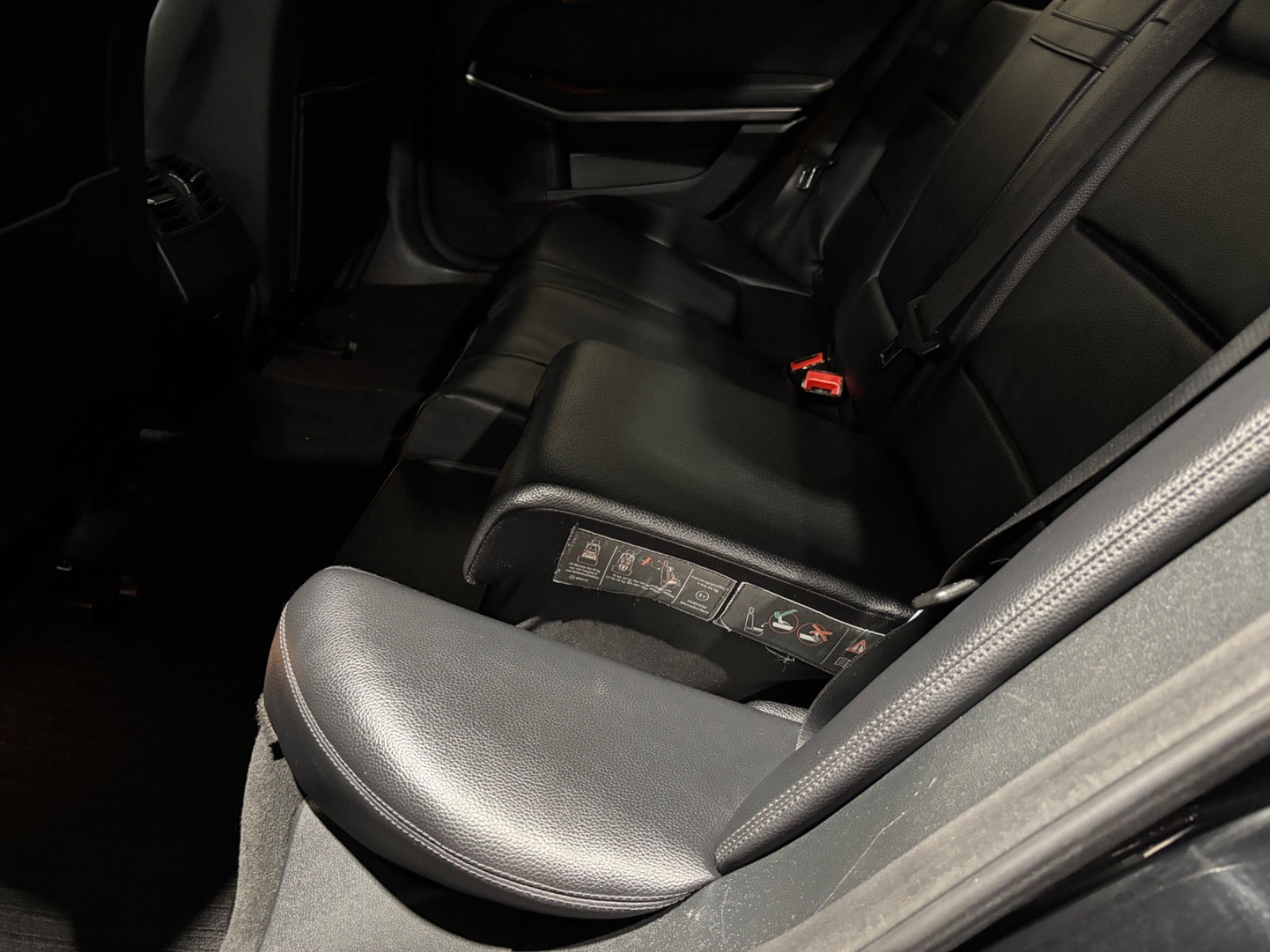 Sort Mercedes E200 fra 2013