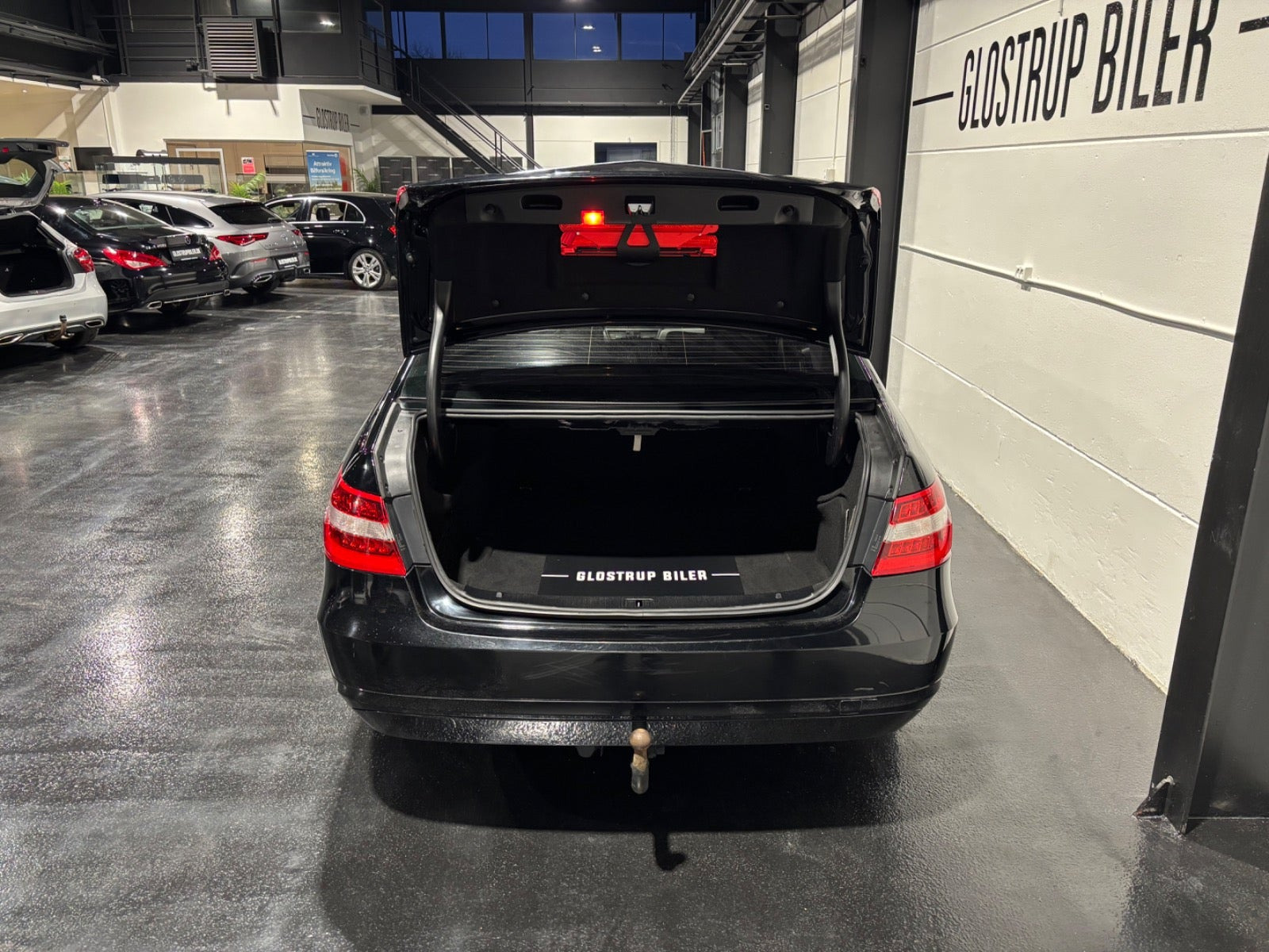 Sort Mercedes E200 fra 2013