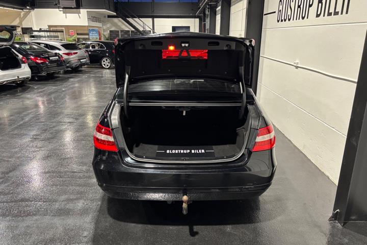 Sort Mercedes E200 fra 2013