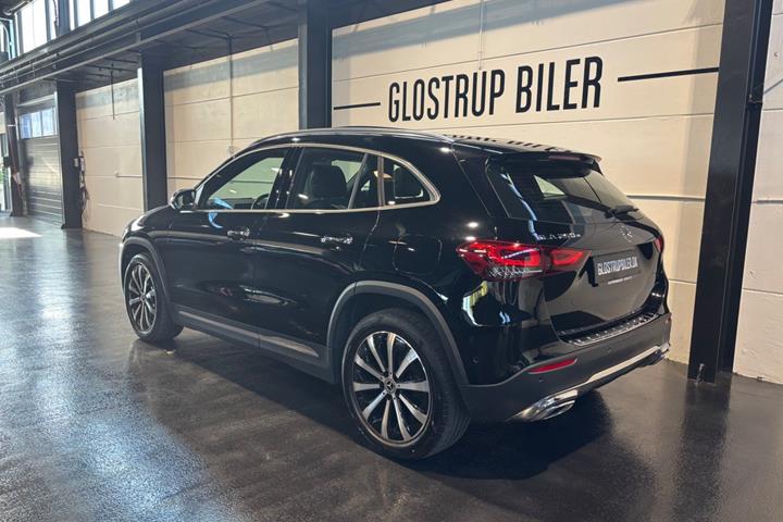 Sort Mercedes GLA250 e fra 2023