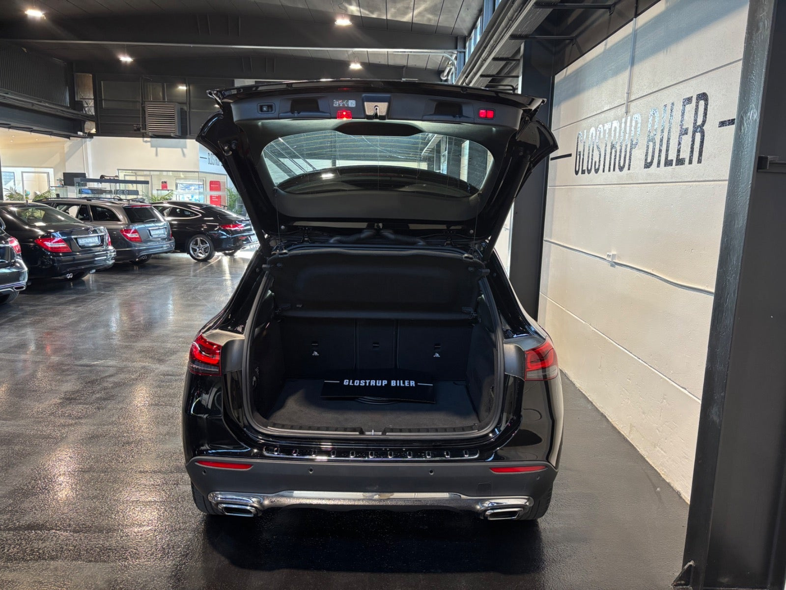 Sort Mercedes GLA250 e fra 2023
