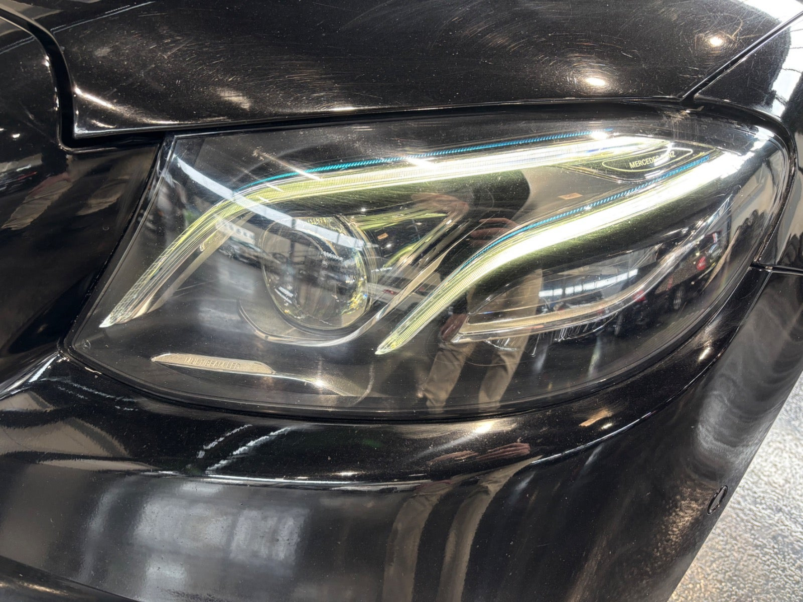 Sort Mercedes E220 d fra 2017