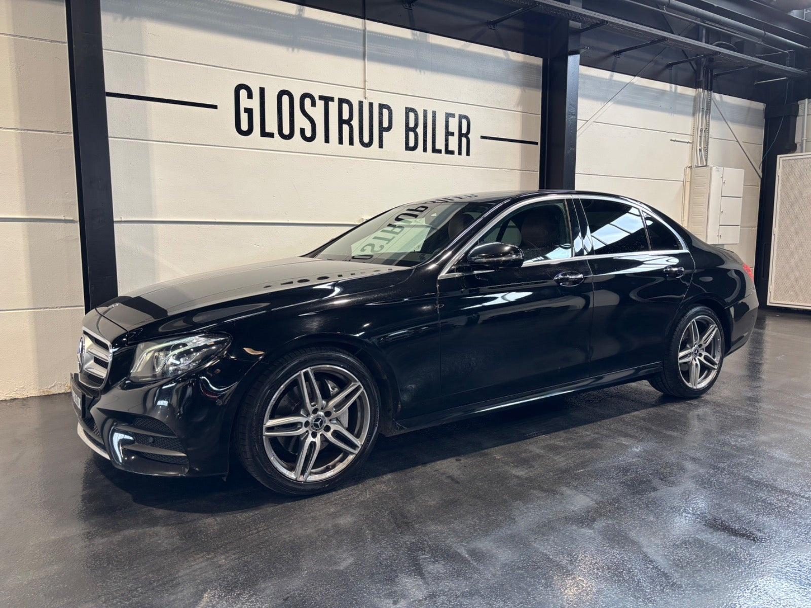Sort Mercedes E220 d fra 2017