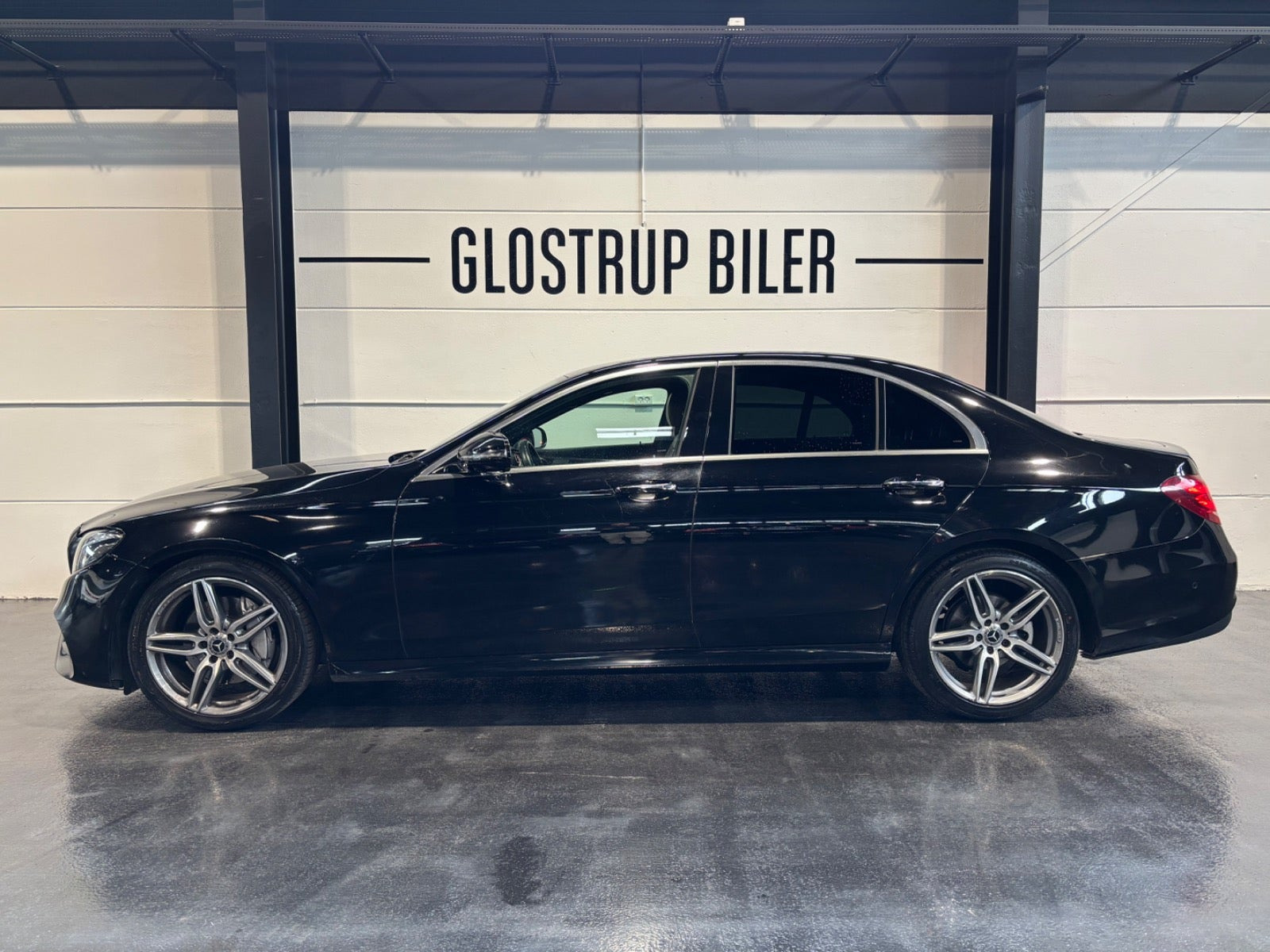 Sort Mercedes E220 d fra 2017