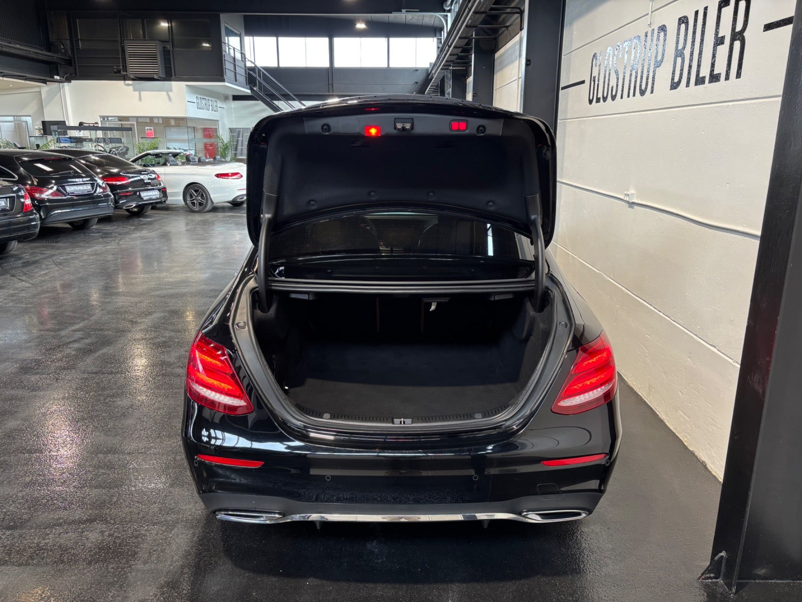 Sort Mercedes E220 d fra 2017