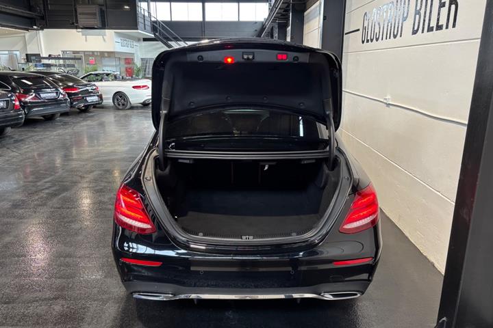 Sort Mercedes E220 d fra 2017
