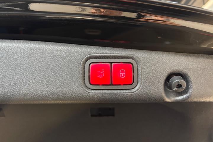 Sort Mercedes E220 d fra 2017