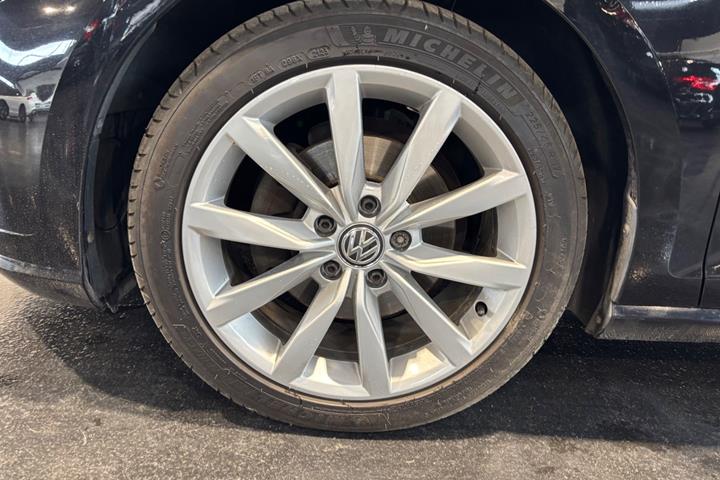 Sort VW Golf VII fra 2019