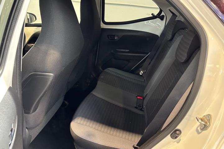 Hvid Toyota Aygo fra 2020