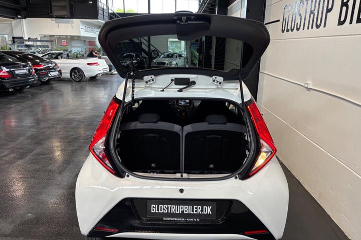 Hvid Toyota Aygo fra 2020