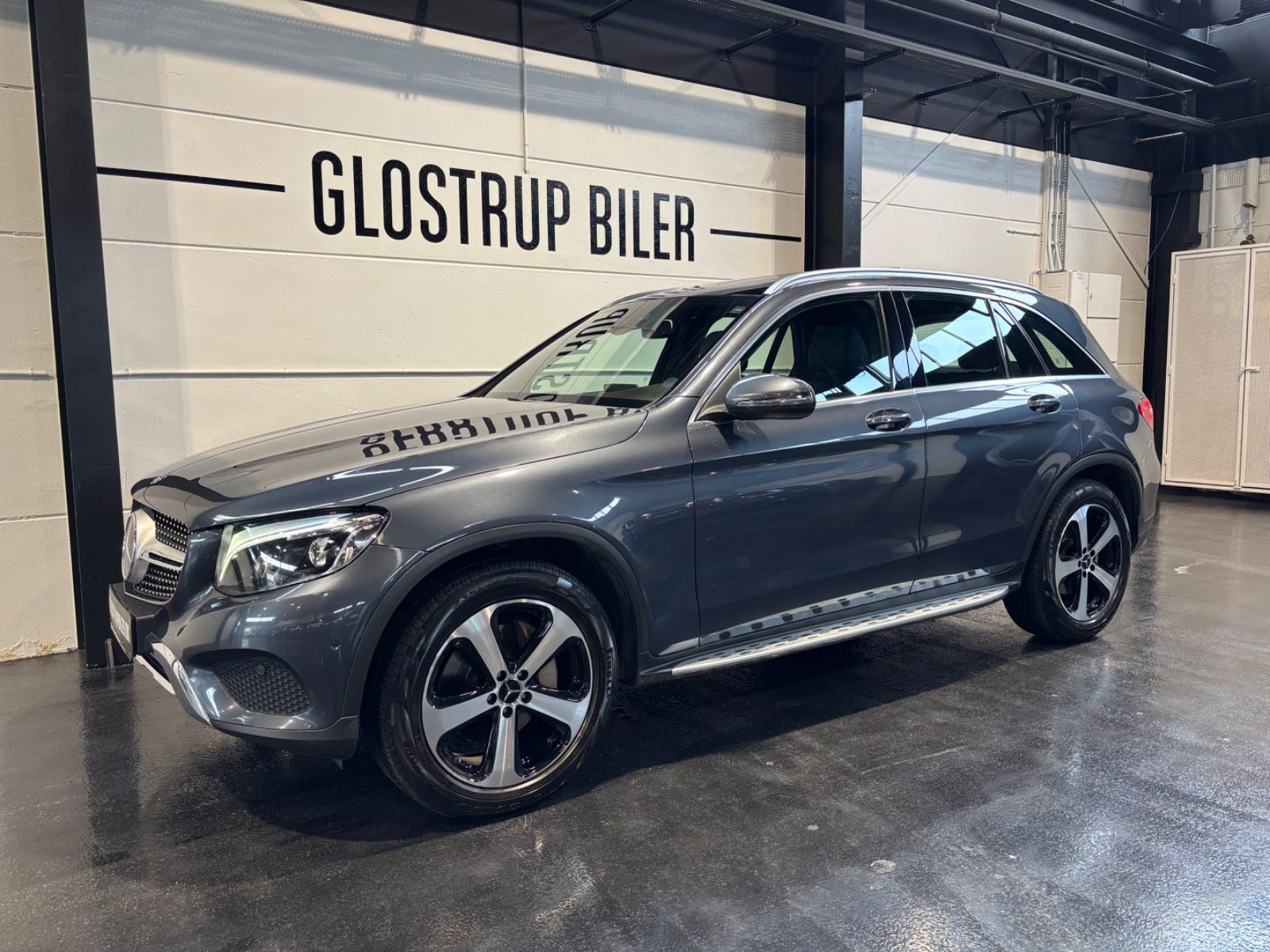 Grå Mercedes GLC250 fra 2016