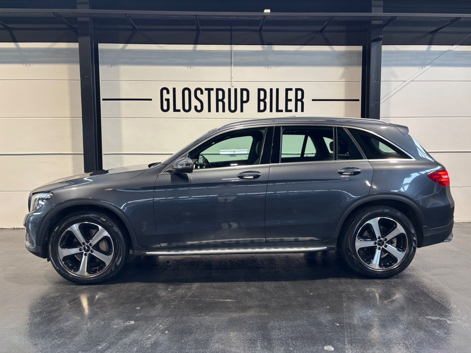 Grå Mercedes GLC250 fra 2016