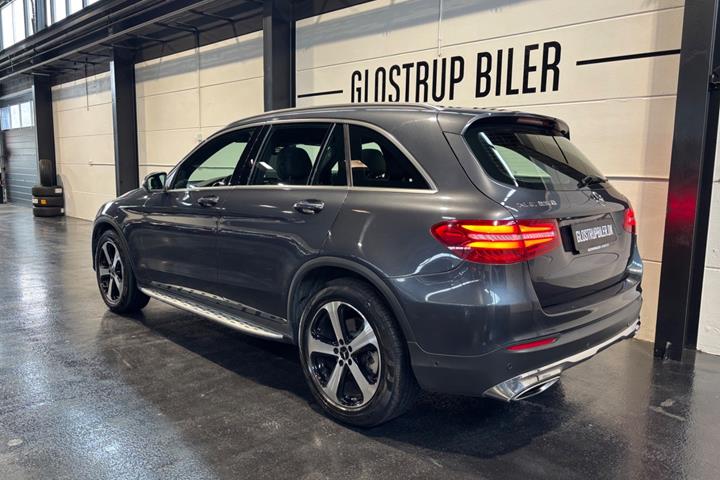 Grå Mercedes GLC250 fra 2016