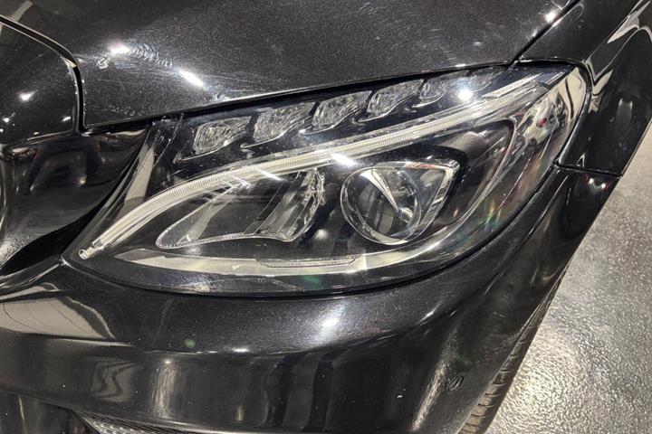 Sort Mercedes C180 fra 2016