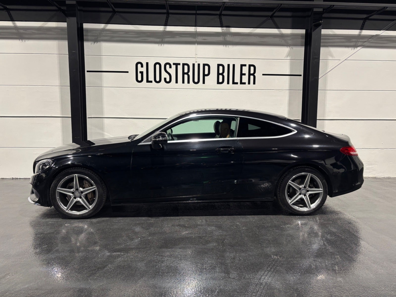 Sort Mercedes C180 fra 2016