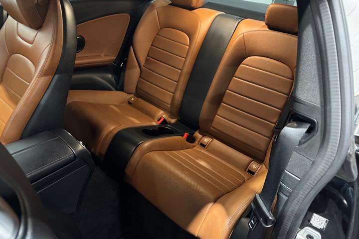 Sort Mercedes C180 fra 2016