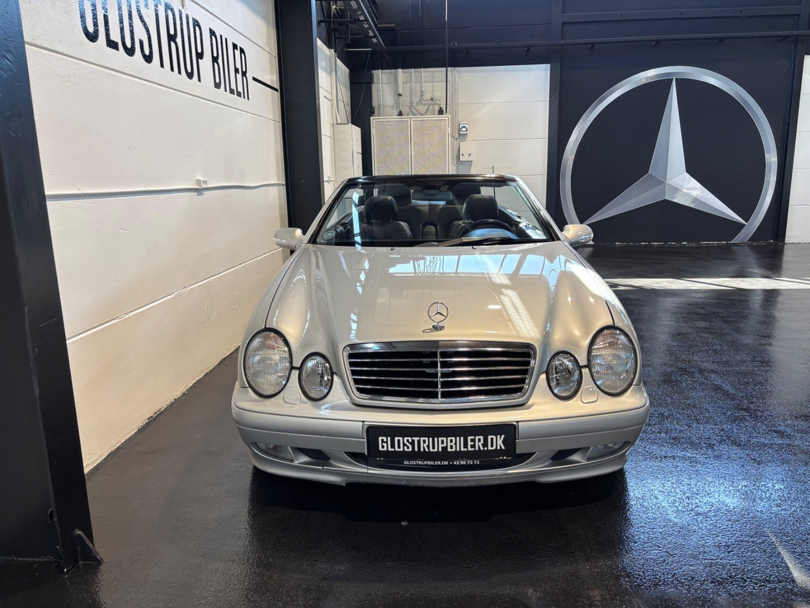 Sølv Mercedes CLK200 fra 2001
