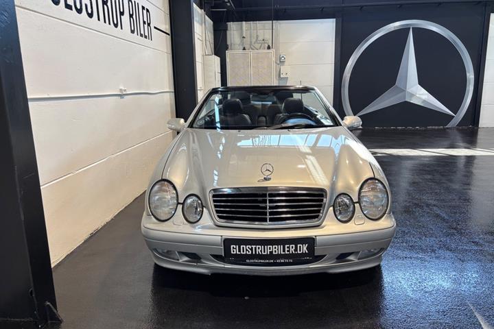 Sølv Mercedes CLK200 fra 2001