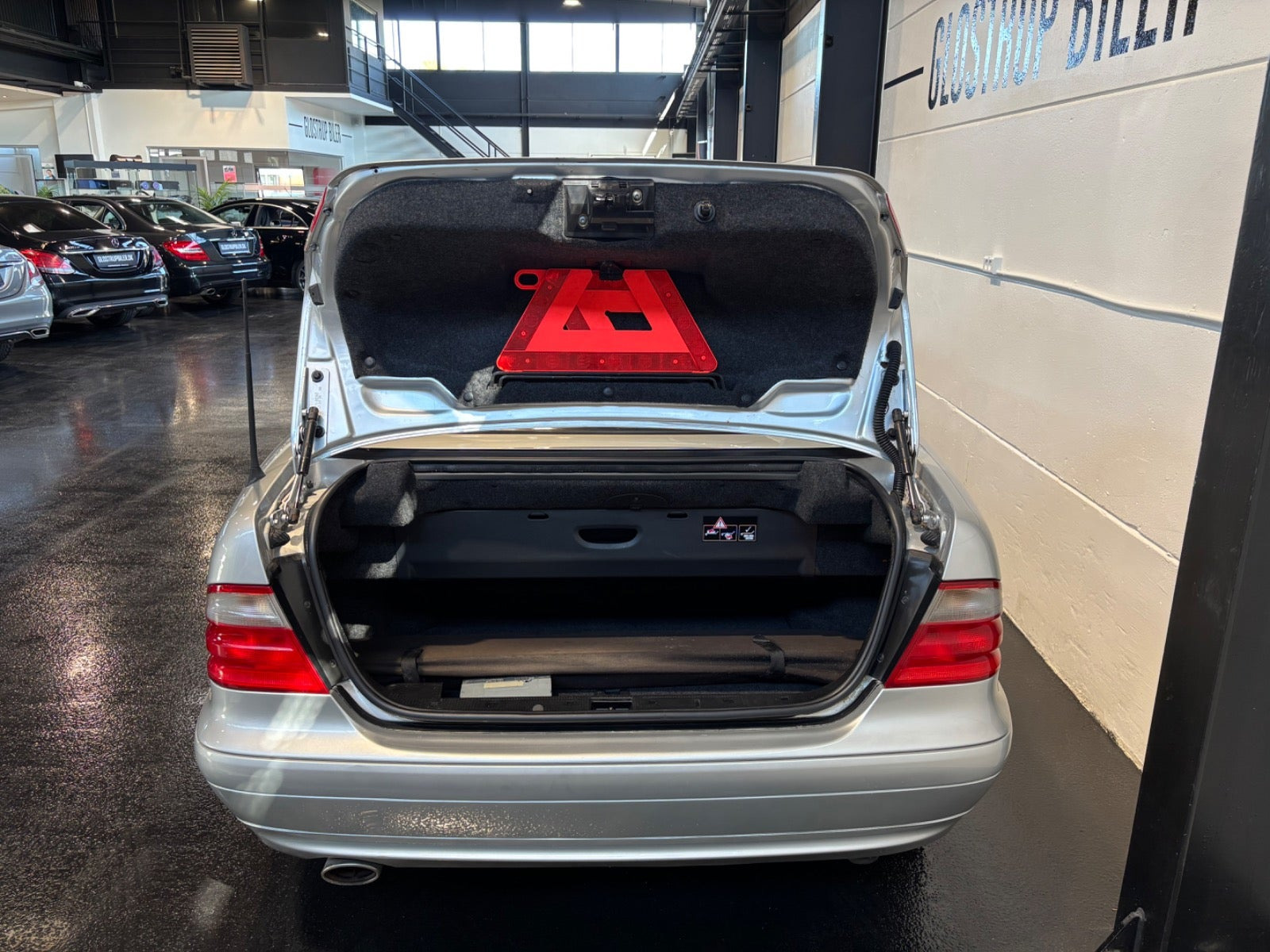 Sølv Mercedes CLK200 fra 2001