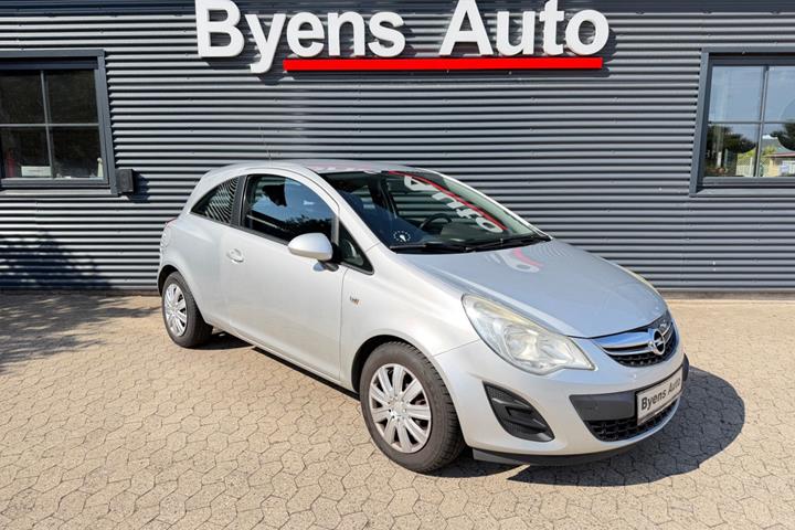 Sølv Opel Corsa fra 2012