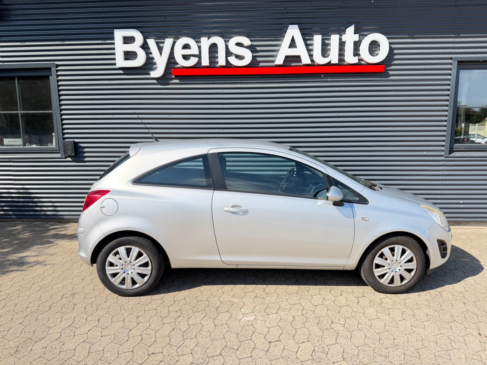 Sølv Opel Corsa fra 2012