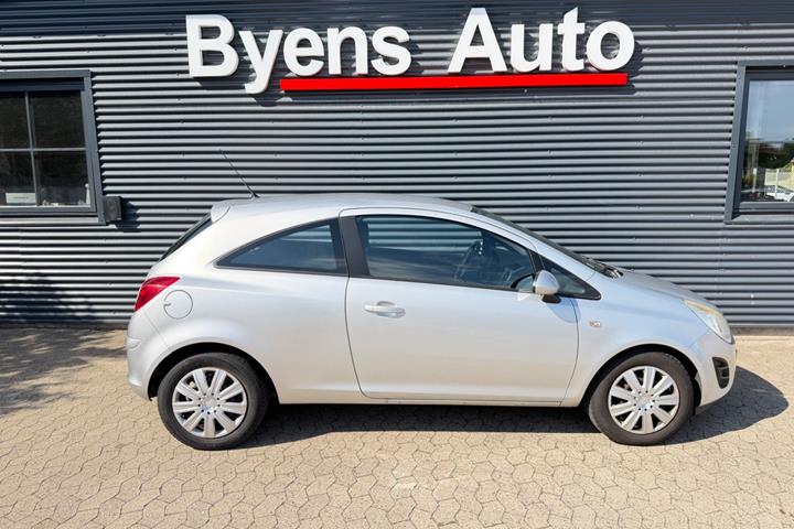 Sølv Opel Corsa fra 2012