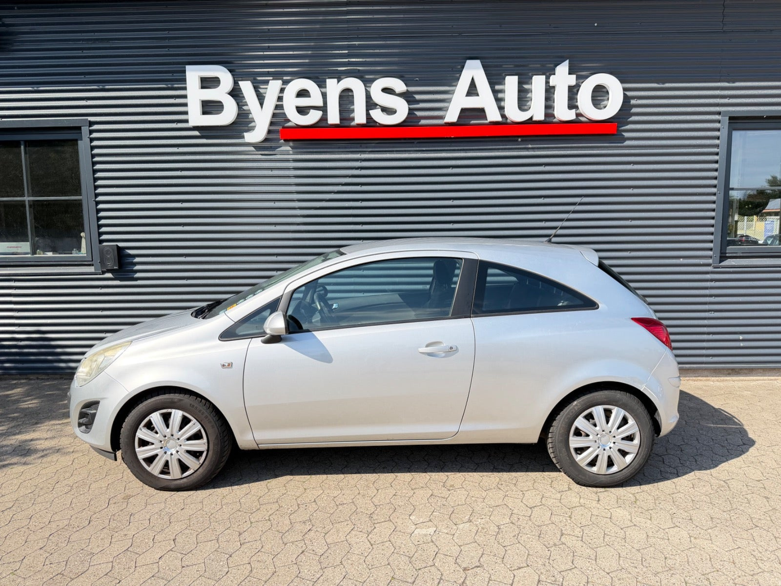 Sølv Opel Corsa fra 2012