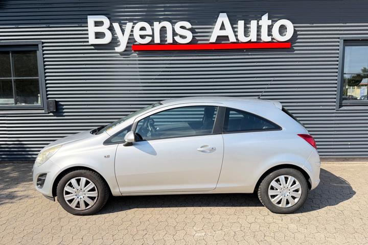 Sølv Opel Corsa fra 2012