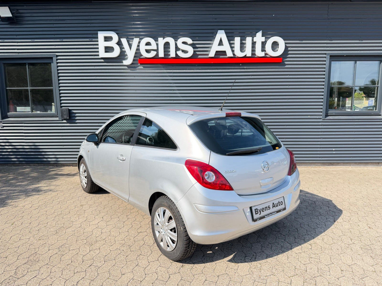 Sølv Opel Corsa fra 2012