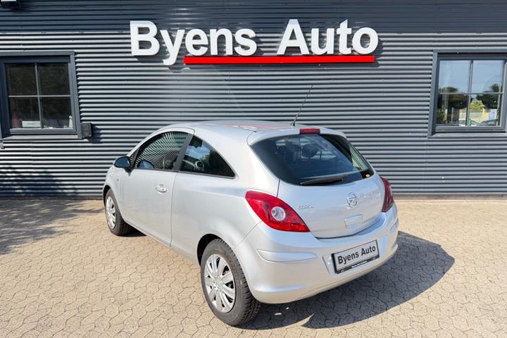 Sølv Opel Corsa fra 2012
