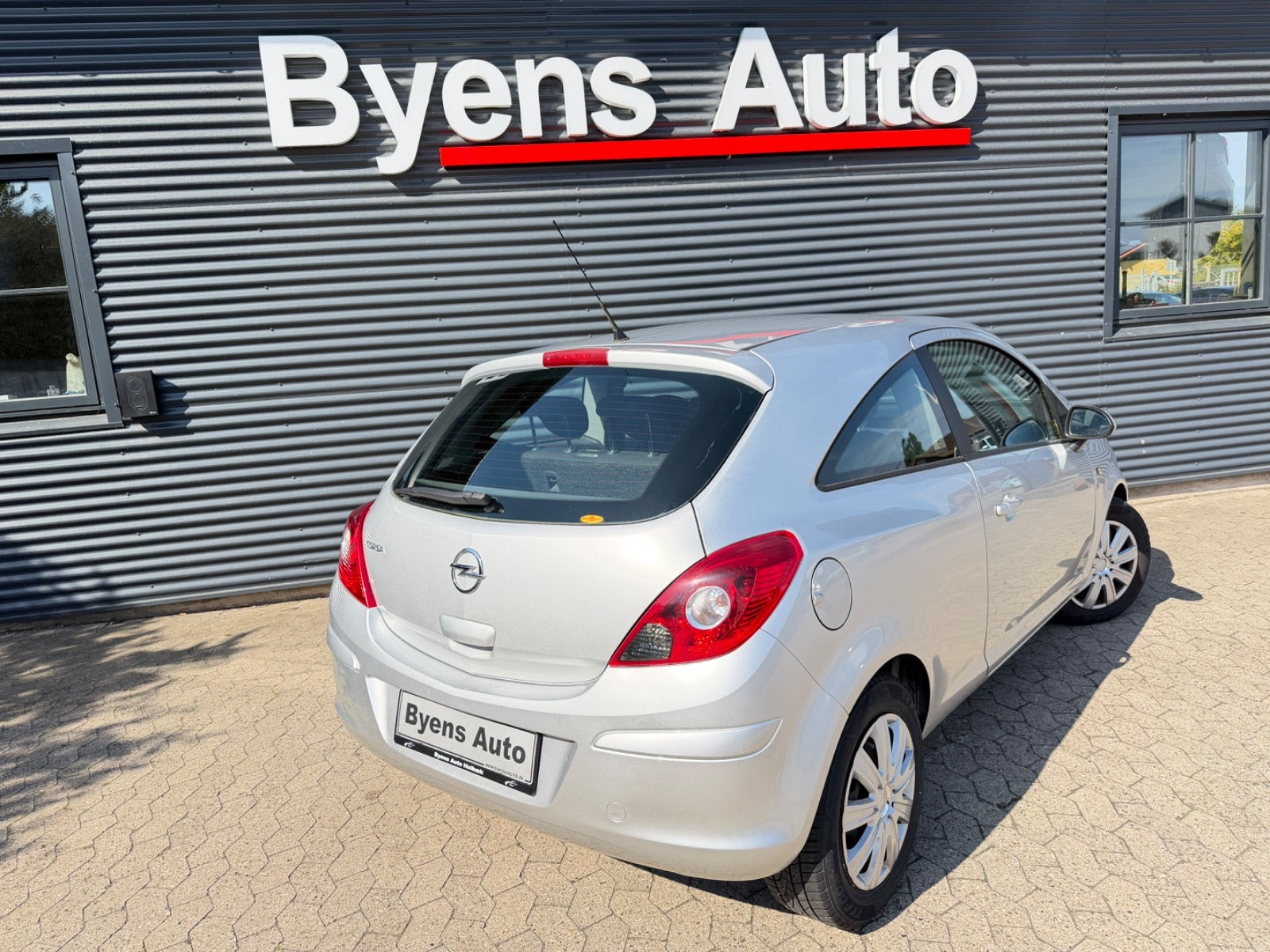 Sølv Opel Corsa fra 2012