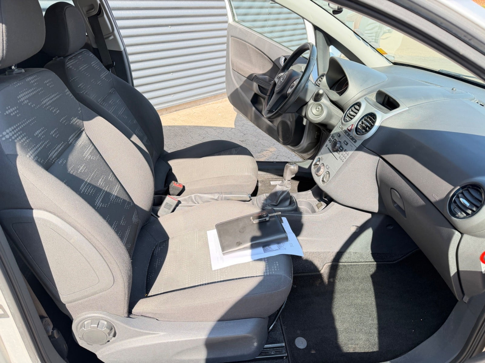 Sølv Opel Corsa fra 2012