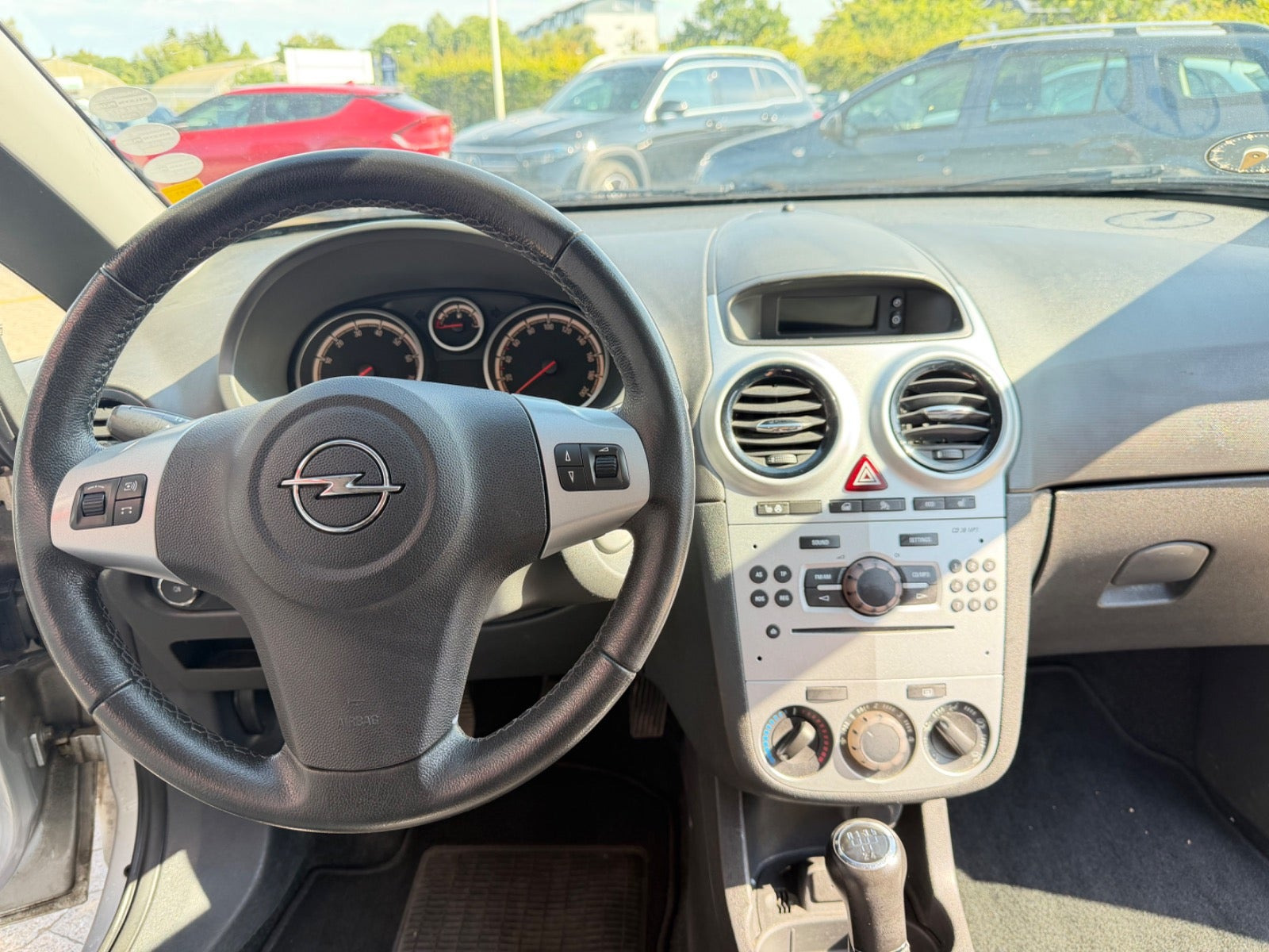 Sølv Opel Corsa fra 2012