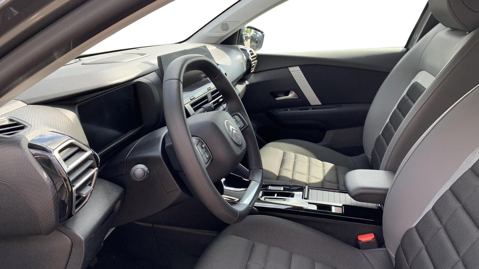 Grå Citroën ë-C4 X fra 2025