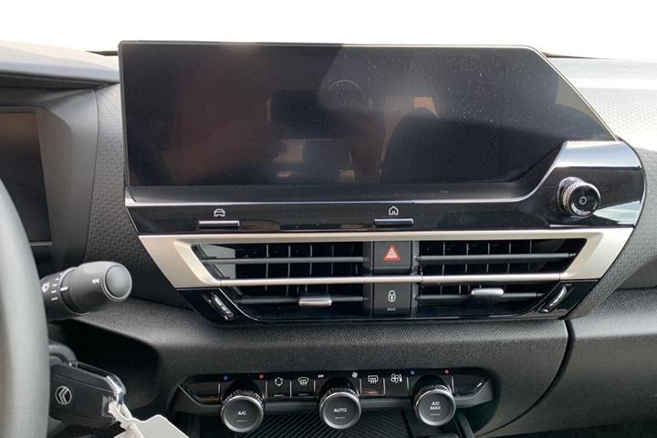 Grå Citroën ë-C4 X fra 2025