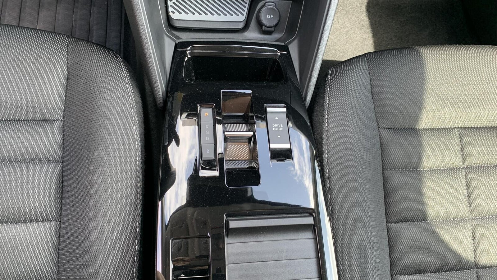 Grå Citroën ë-C4 X fra 2025